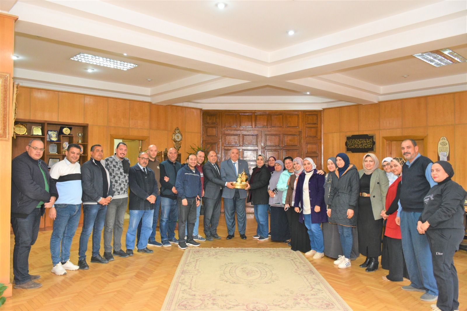 الجهاز الإداري بـ 